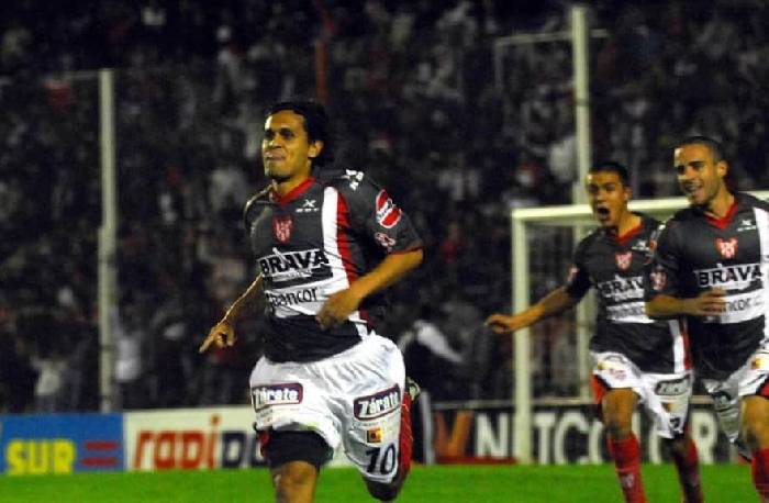 Soi k&egrave;o phạt g&oacute;c Instituto vs Huracan, 7h30 ng&agrave;y 13/2