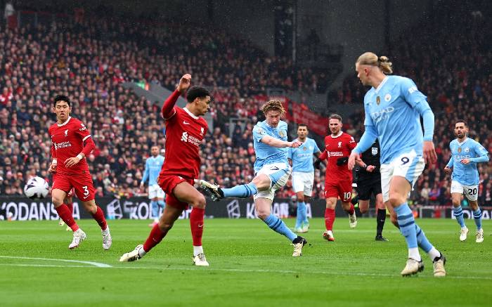 Liverpool chia điểm Man City, d&acirc;ng ng&ocirc;i đầu Ngoại hạng Anh cho Arsenal