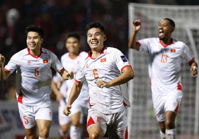 Gi&aacute; v&eacute; xem trận Việt Nam vs Bangladesh bằng 10 l&iacute;t xăng