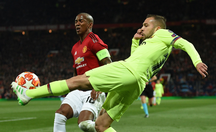 MU bị Barcelona &lsquo;ph&aacute; dớp&rsquo;, Solskjaer n&oacute;i g&igrave;?