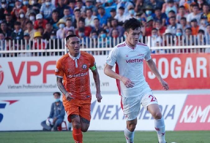 Video B&igrave;nh Định 0-1 Viettel: Ho&agrave;ng Đức lập si&ecirc;u phẩm đ&aacute; phạt