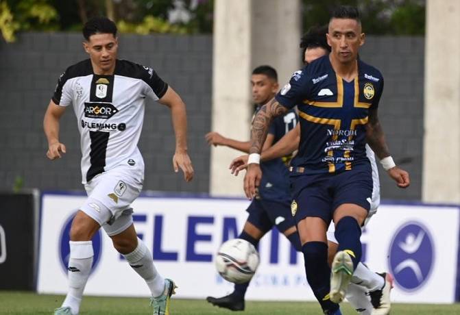 Soi k&egrave;o phạt g&oacute;c Tacuary vs Sportivo Trinidense, 07h30 ng&agrave;y 13/4