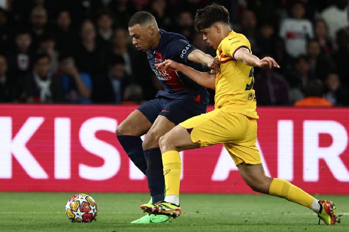 Pau Cubarsi, trung vệ 17 tuổi khiến Mbappe tắt điện l&agrave; ai?