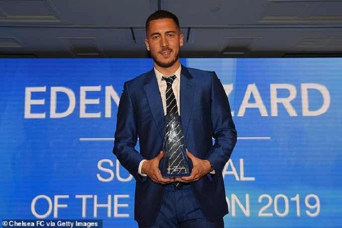 Hazard n&oacute;i về tương lai trong buổi vinh danh c&aacute; nh&acirc;n