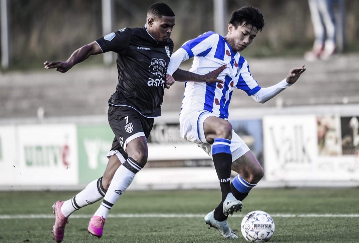 Văn Hậu c&oacute; bị giảm lương khi t&aacute;i k&yacute; hợp đồng với Heerenveen?