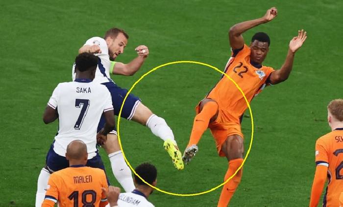 Tranh c&atilde;i gay gắt về t&igrave;nh huống dẫn tới quả phạt đền của tuyển Anh