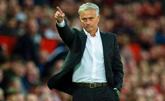 HLV Mourinho ch&iacute;nh thức hết &lsquo;thất nghiệp&rsquo;