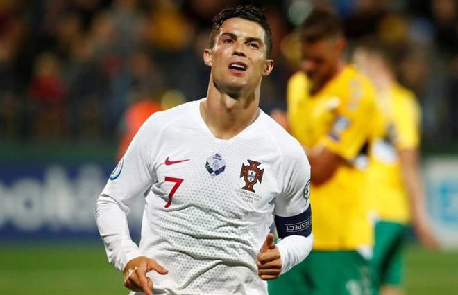 Cristiano Ronaldo lập kỷ lục kh&oacute; tin ở v&ograve;ng loại EURO 2020
