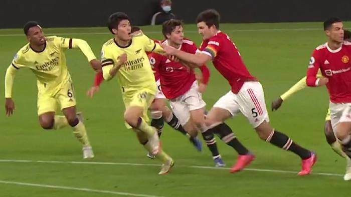 Sao Arsenal bất ngờ 't&acirc;ng bốc' b&aacute;o thủ 'vui t&iacute;nh' nhất của M.U