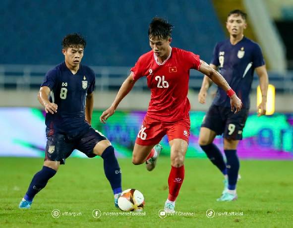 Đội tuyển Việt Nam bị Indonesia &aacute;p s&aacute;t tr&ecirc;n bảng xếp hạng FIFA