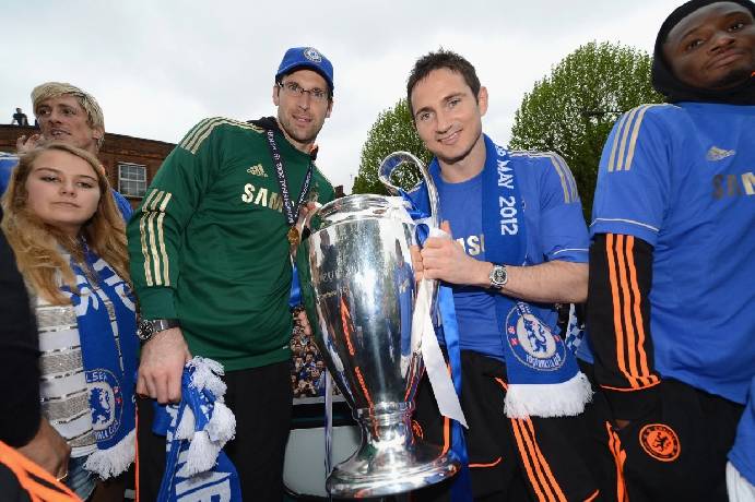 Cứu thua 62/64 lần, huyền thoại Chelsea khiến c&aacute;c CĐV 'ngỡ ng&agrave;ng'