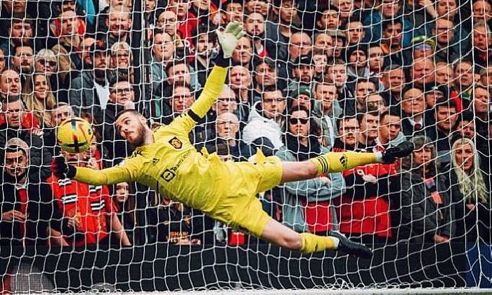 De Gea c&oacute; động th&aacute;i bất ngờ khiến fan M.U vui như 'trẩy hội'