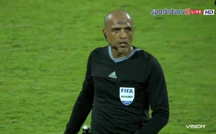 B&aacute;o Indonesia bức x&uacute;c, tố trọng t&agrave;i gian lận trắng trợn