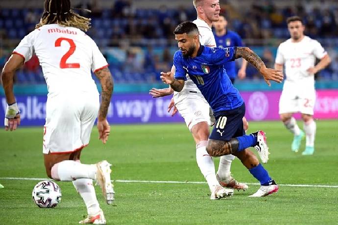 Soi k&egrave;o phạt g&oacute;c Italia vs Thụy Sĩ, 2h45 ng&agrave;y 13/11