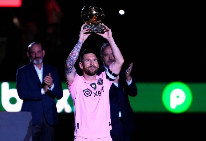 Mừng Messi khoe Quả b&oacute;ng v&agrave;ng, Inter Miami thua 1-2