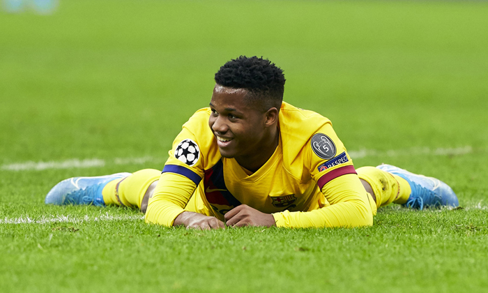Ansu Fati đi v&agrave;o lịch sử trong ng&agrave;y Barcelona loại Inter Milan
