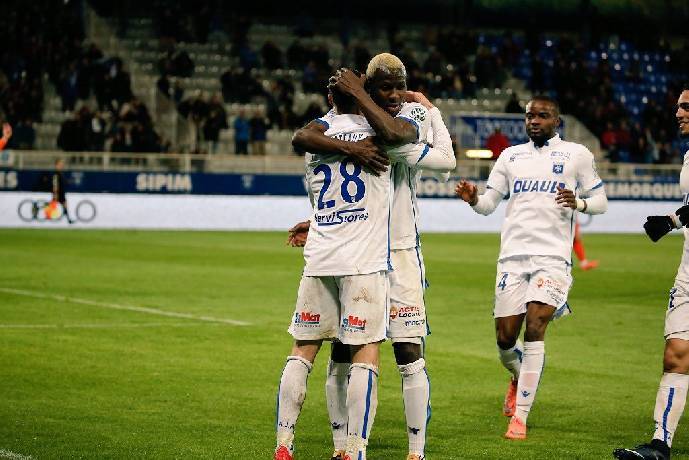 M&aacute;y t&iacute;nh dự đo&aacute;n b&oacute;ng đ&aacute; 15/1: Ajaccio vs Auxerre