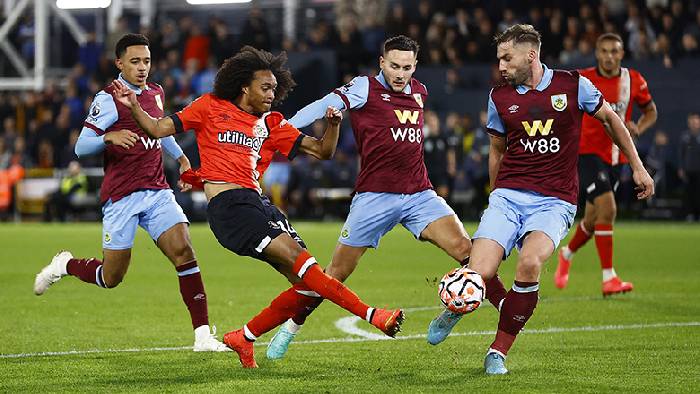 Soi k&egrave;o phạt g&oacute;c Burnley vs Luton Town, 2h45 ng&agrave;y 13/1
