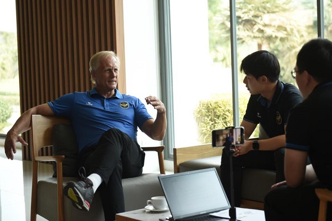 HLV Incheon United h&eacute; lộ l&yacute; do chi&ecirc;u mộ C&ocirc;ng Phượng