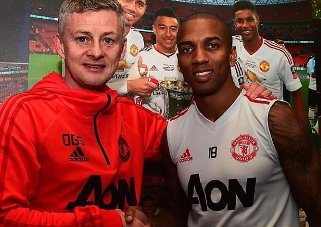 MU đ&oacute;n tin vui trước đại chiến PSG tại v&ograve;ng 1/8 C&uacute;p C1