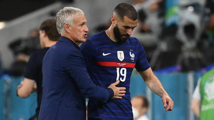 Bị Deschamps b&ecirc;u xấu, Benzema 'mở giao tranh' ngay tr&ecirc;n MXH