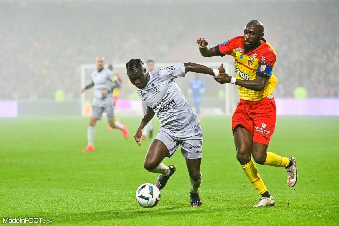 Soi k&egrave;o phạt g&oacute;c Clermont Foot vs Lens, 19h00 ng&agrave;y 12/3