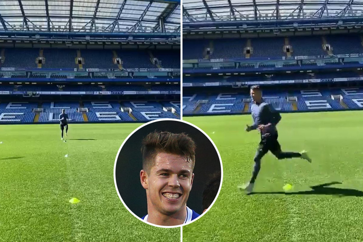 Cầu thủ Chelsea trở lại tập luyện tr&ecirc;n s&acirc;n Stamford Bridge