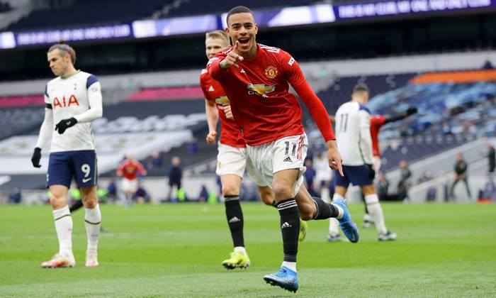 Mason Greenwood t&aacute;i lập kỳ t&iacute;ch của Cristiano Ronaldo