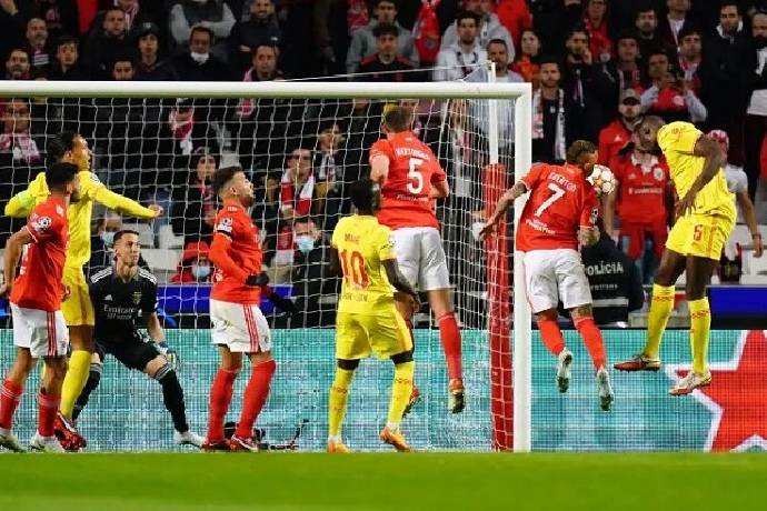 Soi k&egrave;o phạt g&oacute;c Liverpool vs Benfica, 2h00 ng&agrave;y 14/4