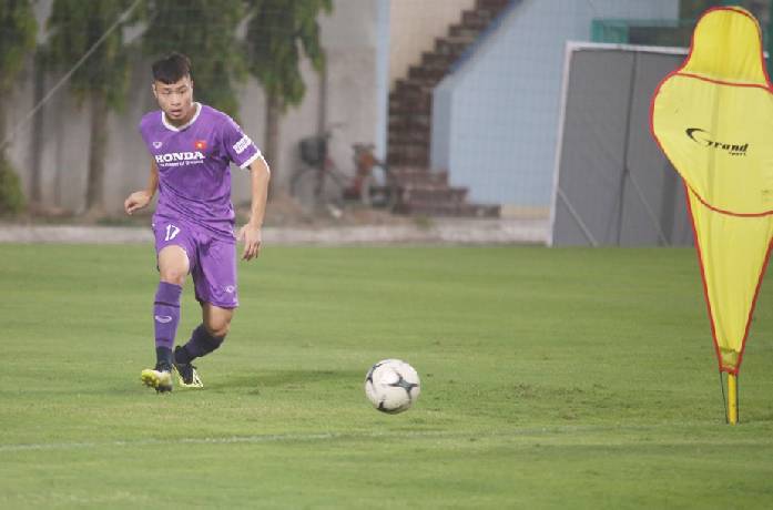 Sao trẻ H&agrave; Nội được thầy Park cho thử 'cảm gi&aacute;c lạ'