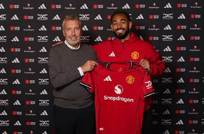 Matheus Cunha gửi th&ocirc;ng điệp trong ng&agrave;y ra mắt MU