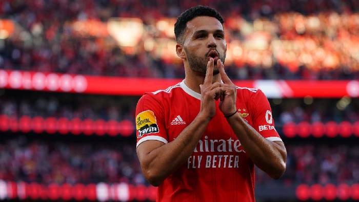 Đổi người lấy ch&acirc;n s&uacute;t trong mơ, M.U lại bị h&eacute;t gi&aacute; 'hết hồn'