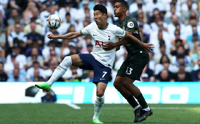 Soi k&egrave;o phạt g&oacute;c Southampton vs Leeds, 21h ng&agrave;y 13/8