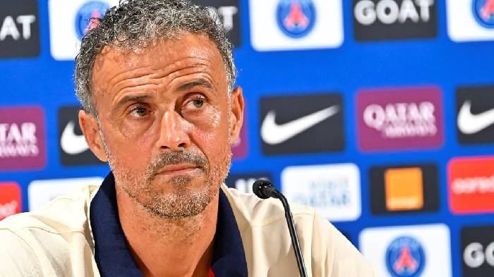 HLV PSG nhắn nhủ học tr&ograve;: 'Ngọn cỏ ven đường đừng nghĩ m&igrave;nh l&agrave; m&acirc;y'