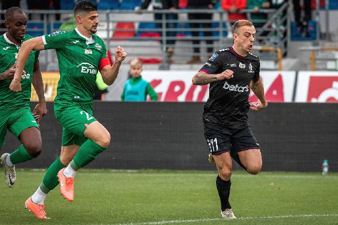 M&aacute;y t&iacute;nh dự đo&aacute;n b&oacute;ng đ&aacute; 13/8: Pogon Szczecin vs Radomiak Radom