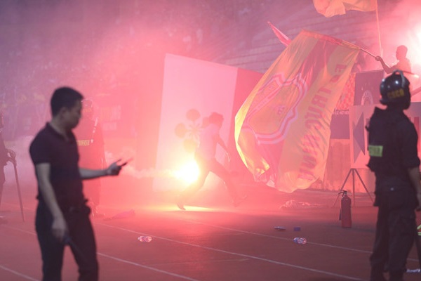 HLV Nam Định nhận định bất ngờ về quả ph&aacute;o s&aacute;ng tr&ecirc;n s&acirc;n H&agrave;ng Đẫy