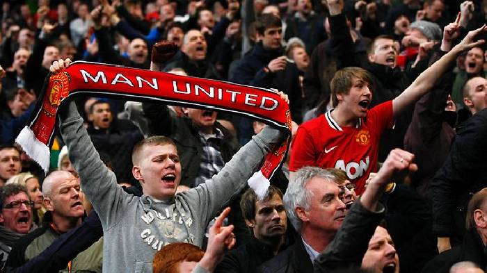 CĐV M.U th&iacute;ch th&uacute;: 'Đội trưởng, nh&agrave; l&atilde;nh đạo tương lai đ&acirc;y rồi'