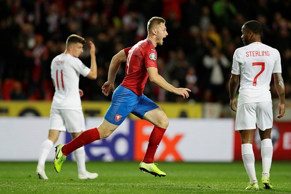 ĐT Anh thua trận đầu ti&ecirc;n sau 10 năm tại v&ograve;ng loại EURO