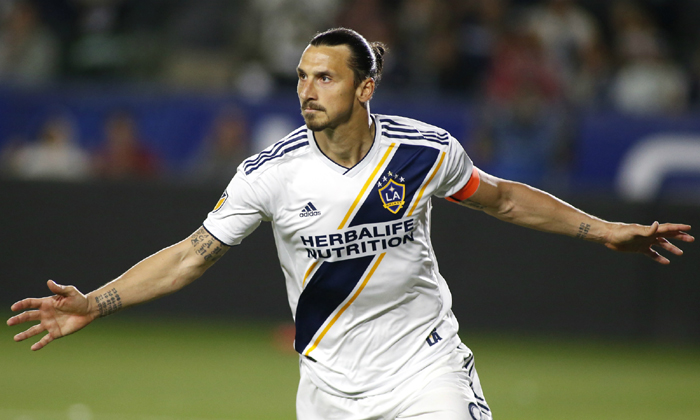 MU v&agrave; Liverpool từ chối chi&ecirc;u mộ Zlatan Ibrahimovic