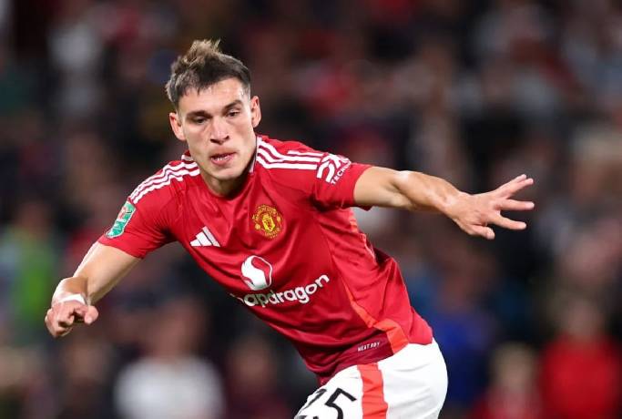 HLV Ruben Amorim chửi mắng Ugarte ngay trước to&agrave;n đội MU