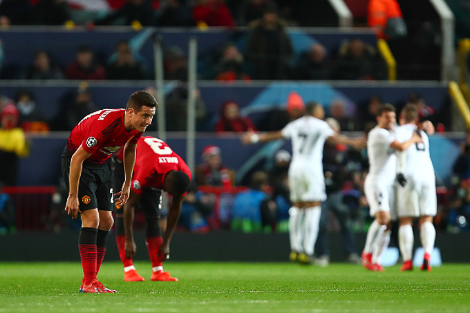 MU 0-2 PSG: Solskjaer lần đầu nhận tr&aacute;i đắng