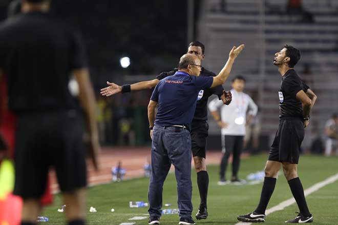 HLV Park Hang-seo l&ecirc;n tiếng về &aacute;n phạt nặng từ AFC