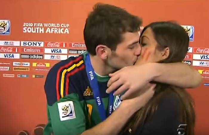 Iker Casillas dứt t&igrave;nh với nữ ph&oacute;ng vi&ecirc;n quyến rũ nhất thế giới