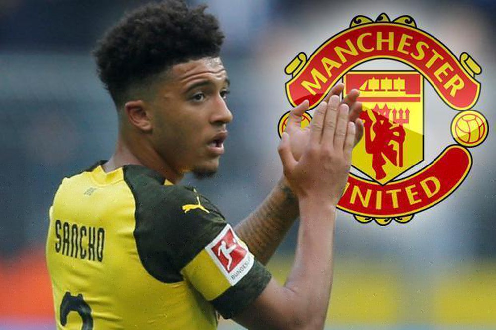 Jadon Sancho l&agrave;m nức l&ograve;ng fan MU bằng h&agrave;nh động uống nước