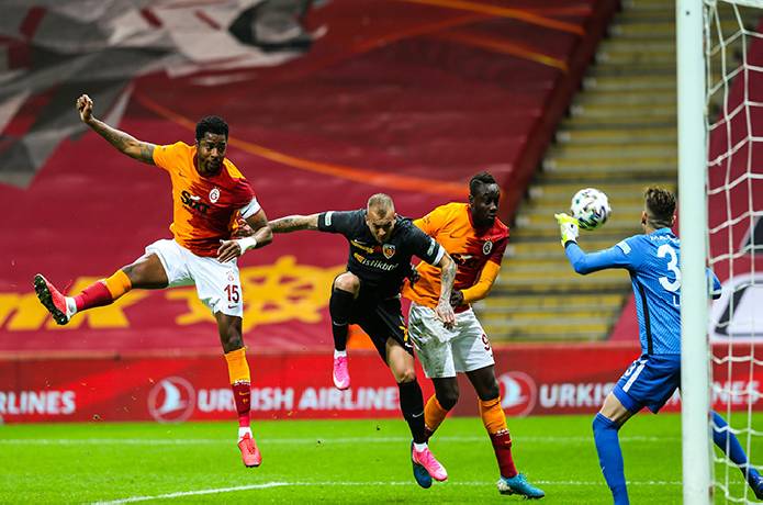 Soi k&egrave;o phạt g&oacute;c Galatasaray vs Kayserispor, 0h30 ng&agrave;y 15/4