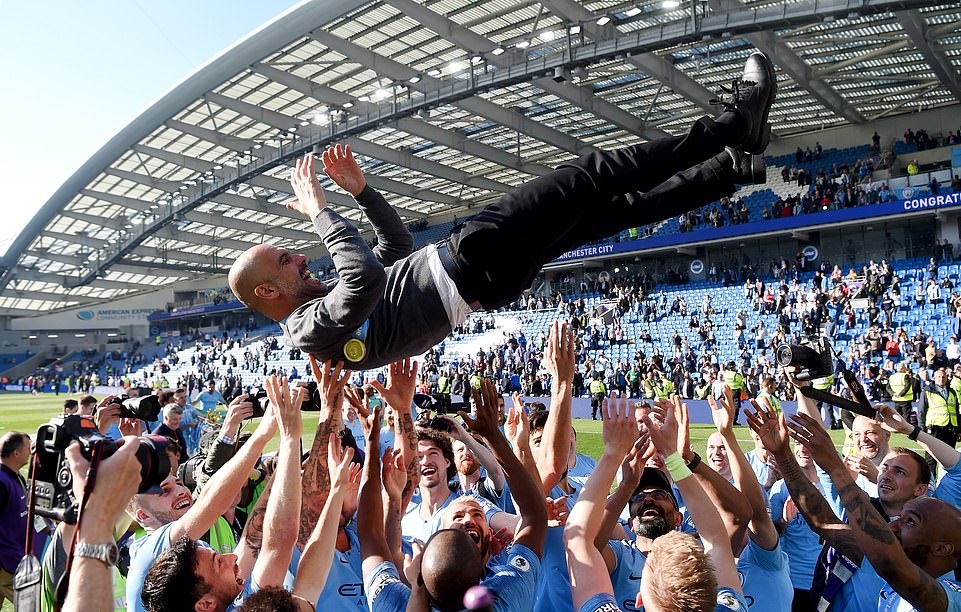 Cận cảnh m&agrave;n 't&aacute;i đắc cử' ng&ocirc;i Vua Ngoại hạng Anh của Man City m&ugrave;a 2018/19