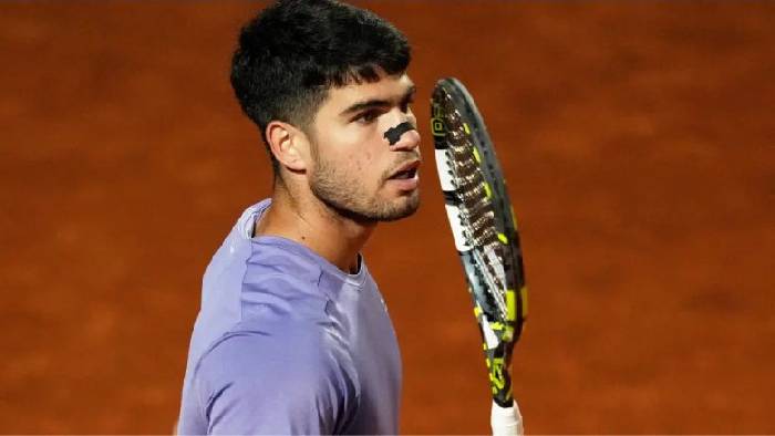 Alcaraz nhọc nhằn v&agrave;o Tứ kết Rome Masters 2025