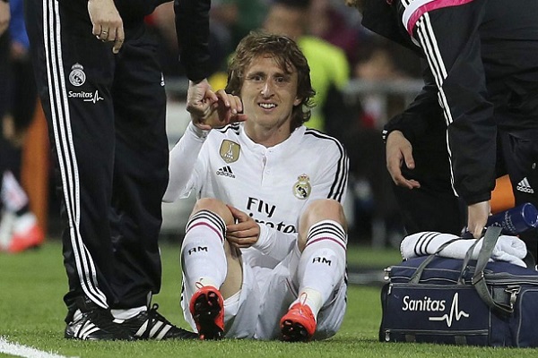 Luka Modric ho&agrave;n tất 'đội h&igrave;nh chấn thương' của Real Madrid
