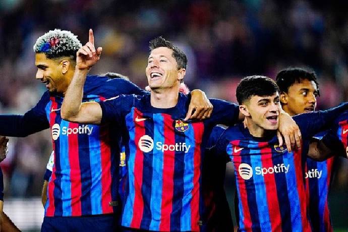 Barca c&agrave;i điều khoản 't&agrave;n nhẫn, chống lại' trụ cột CLB