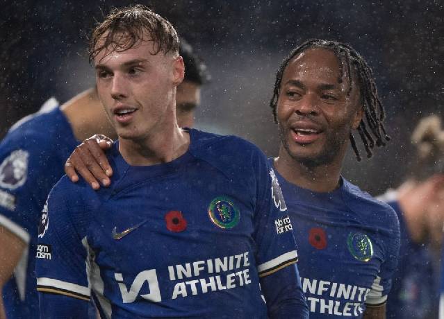 Cole Palmer 'tấu h&agrave;i' trong ng&agrave;y gặp lại Man City